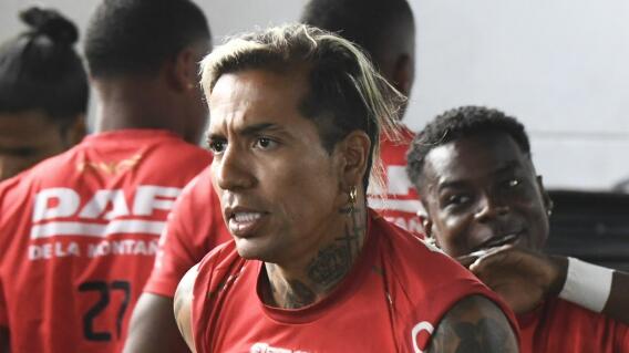 Dayro Moreno en calentamiento con Once Caldas Dayro Moreno en calentamiento con Once Caldas