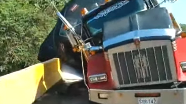 tractomula accidente.png tractomula accidente.png