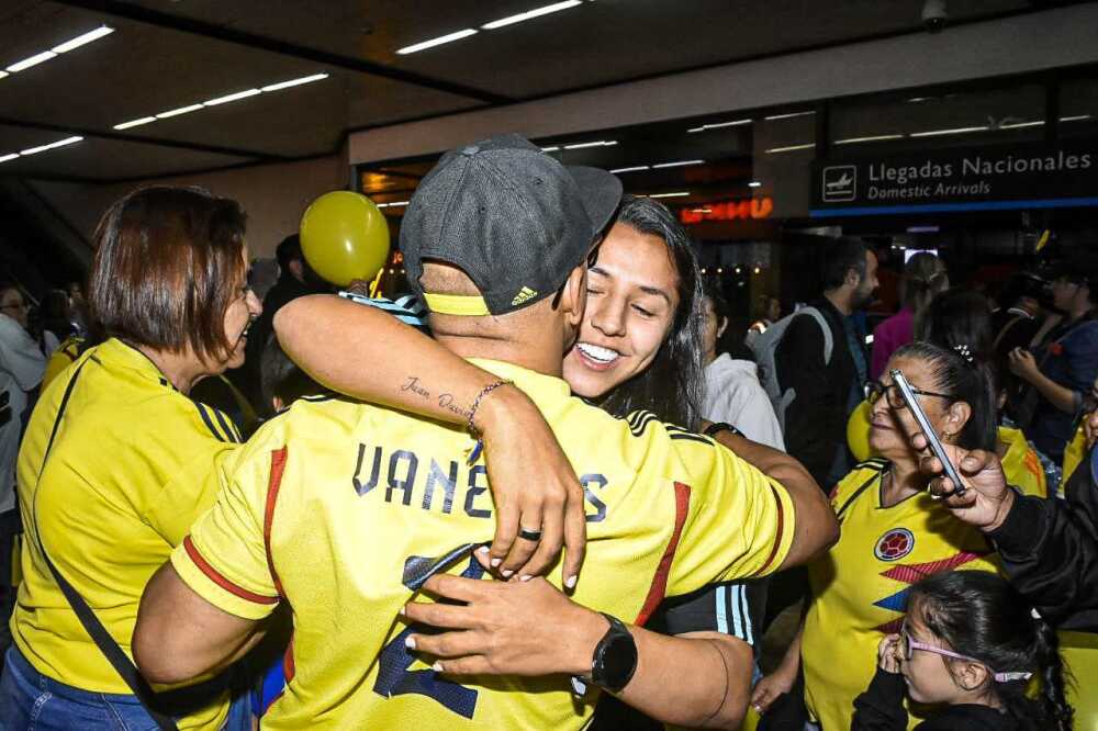 Manuela Vanegas recibió un caluroso recibimiento por parte de sus familiares y amigos más cercanos en Copacabana.