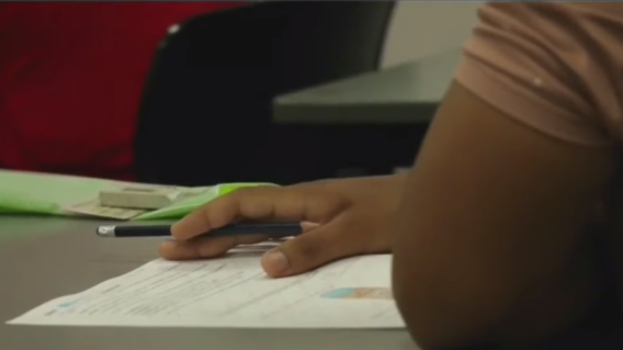 349929_BLU Radio// Referencia estudiantes realizando pruebas. Foto: Noticias Caracol 349929_BLU Radio// Referencia estudiantes realizando pruebas. Foto: Noticias Caracol