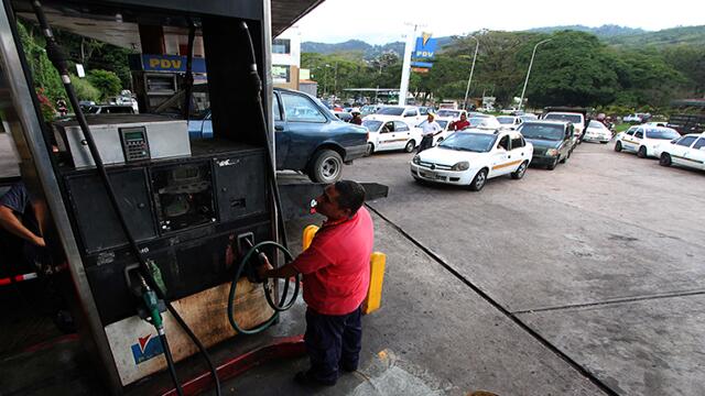 Gremios vaticinan hambruna en Venezuela por escasez de luz y gasolina