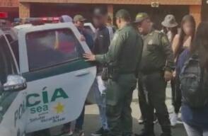 Pillan a grupo de extranjeros de fiesta en motel de Medellín.