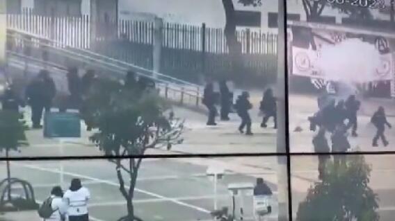 Policía del ESMAD herido en disturbios de la Universidad Nacional Policía del ESMAD herido en disturbios de la Universidad Nacional