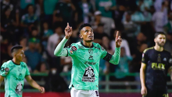 William Tesillo y un festejo de gol con León, en el fútbol mexicano. William Tesillo y un festejo de gol con León, en el fútbol mexicano.