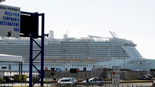 Seis mil pasajeros de un crucero no pudieron desembarcar por un caso sospechoso de coronavirus Seis mil pasajeros de un crucero no pudieron desembarcar por un caso sospechoso de coronavirus