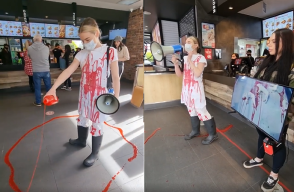 Activista vegana que derramó sangre en un KFC