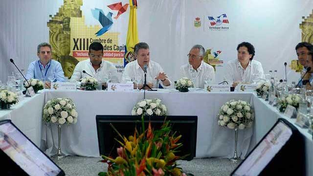 Santos anuncia paquete de decretos antes de que se venzan facultades especiales