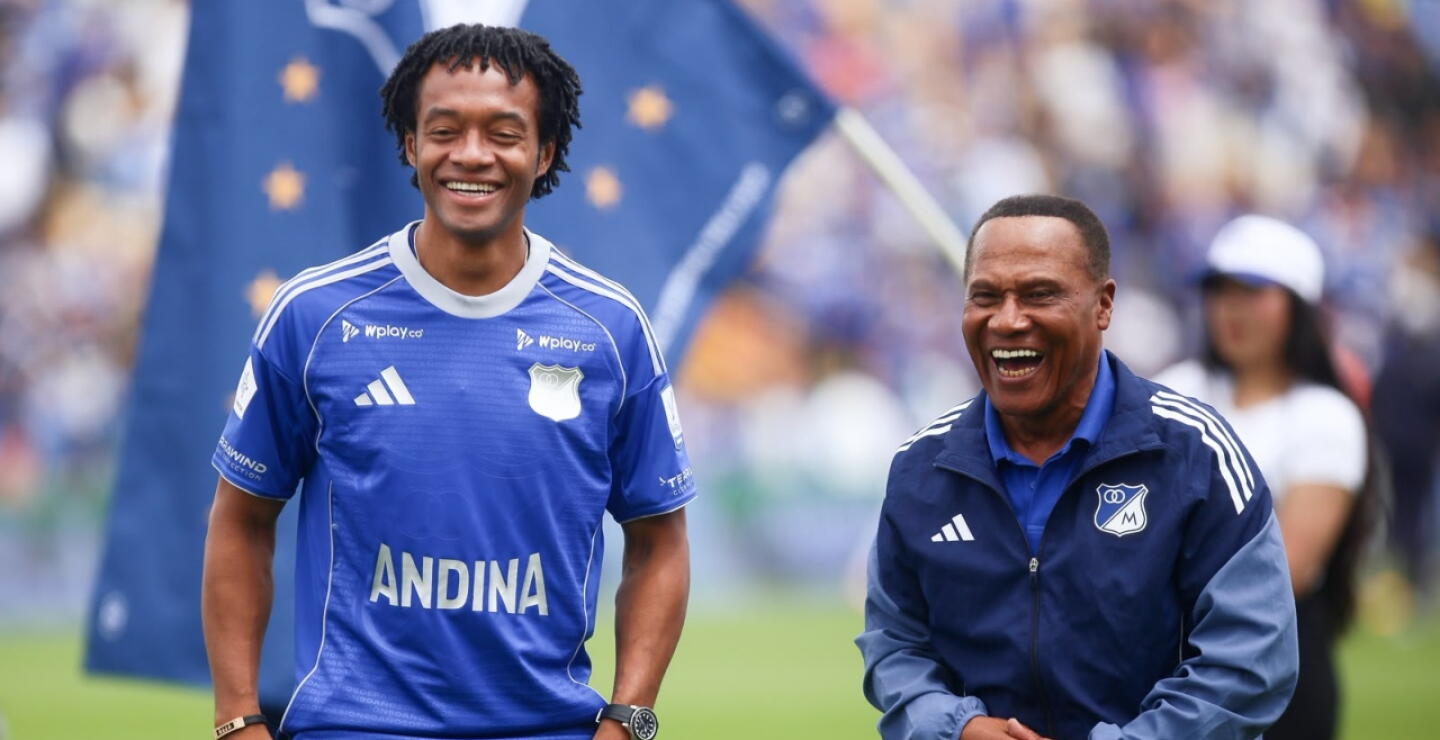 Juan Guillermo Cuadrado junto a Willington Ortiz en su presentación como nuevo jugador de Millonarios. 