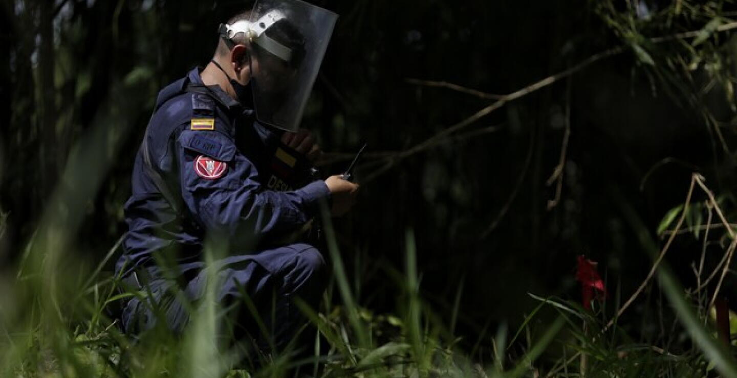Vea cómo integrantes del desminado humanitario arriesgan sus vidas para desactivar minas