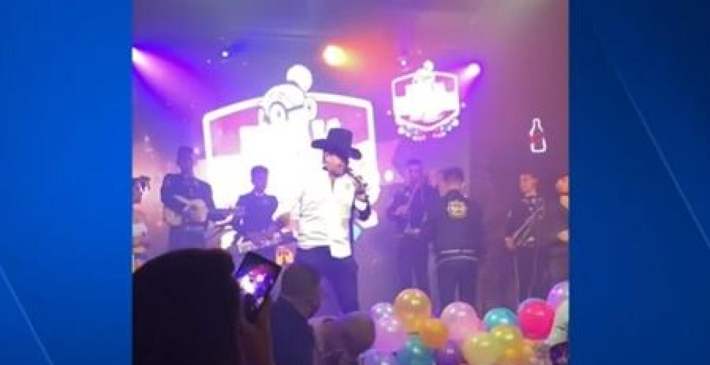 Cantante mexicano Alexis González denuncia que le robaron 1.500 dólares en Medellín