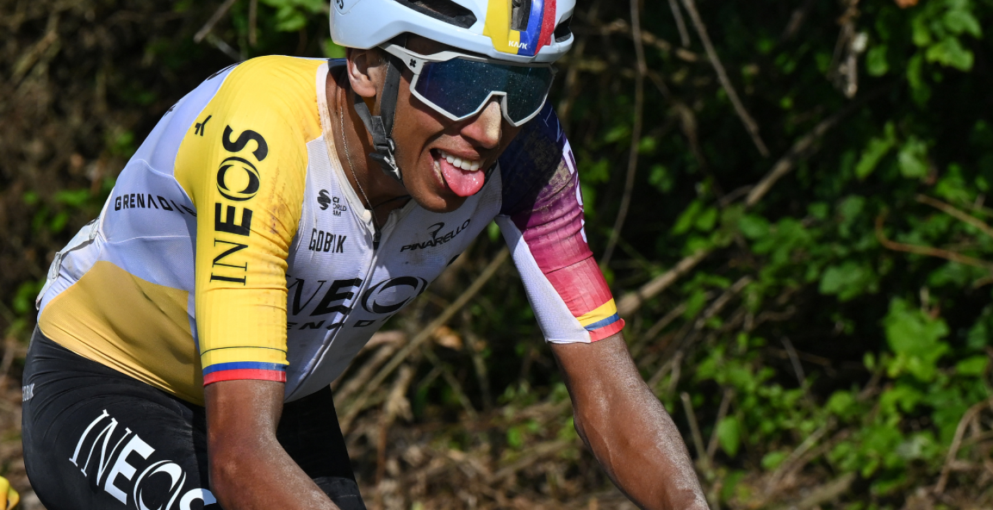 Egan Bernal, ciclista colombiano del INEOS Grenadiers, en medio de la etapa 9 del Giro de Italia 2025