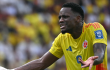 Jhon Durán en duelo con la Selección Colombia.