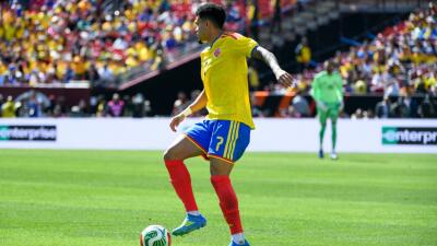Luis Díaz en acción de juego en Colombia vs. Francia en duelo de preparación.