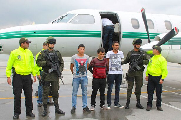 090215-traslado-porron-cortesia-policia.jpg