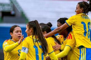 La Selección Colombia femenina Sub-17 juega contra Paraguay en el Sudamericano. 
