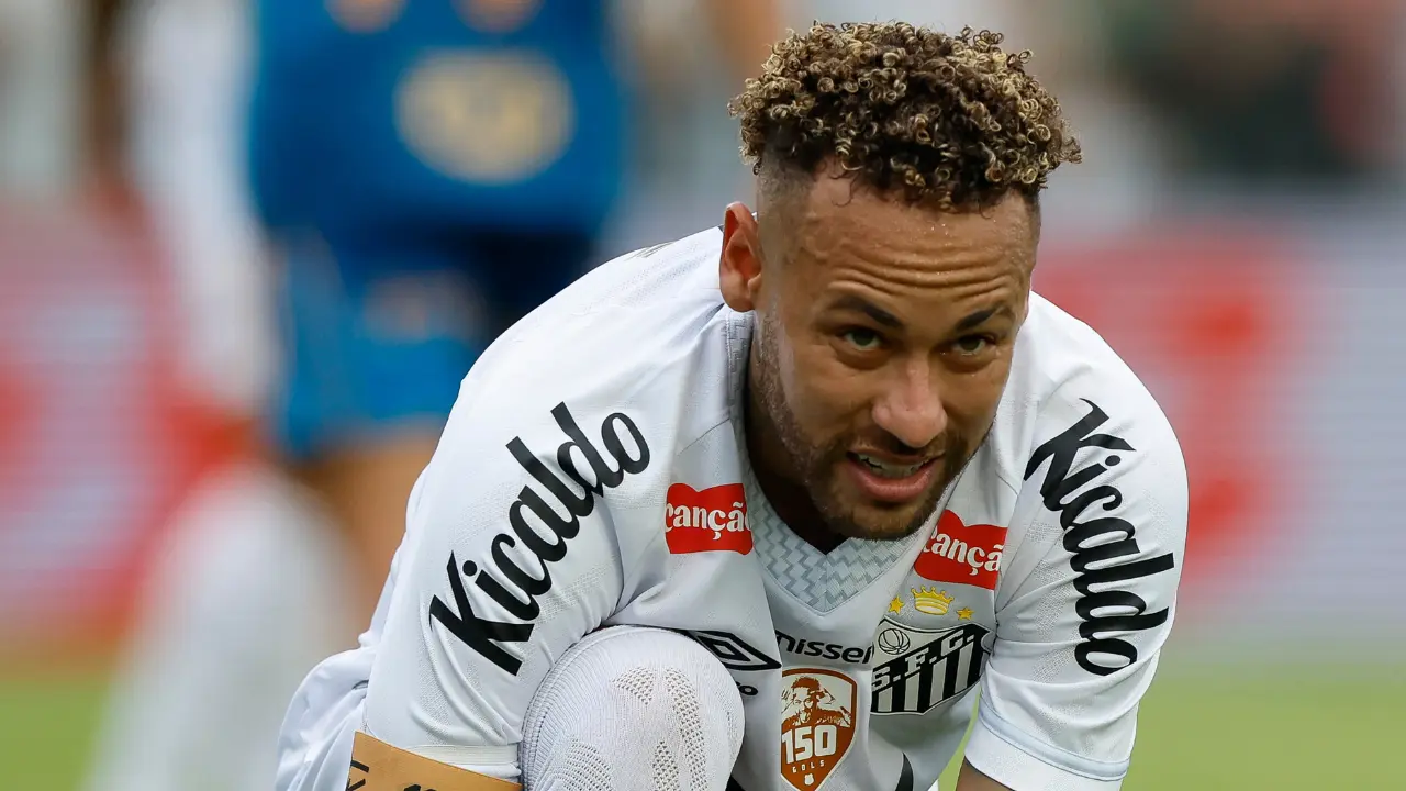 Neymar renueva con el Santos hasta 2026 y sueña con ganar el Mundial