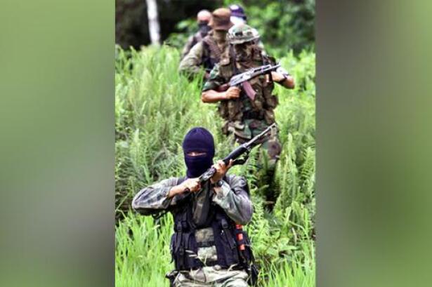 25643_BLU Radio // Paramilitares / Foto referencia: AFP