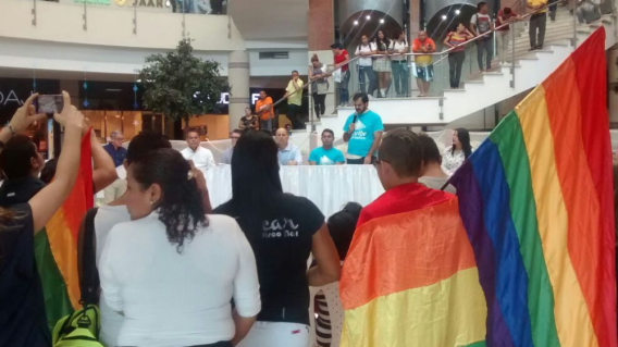 224394_El acto fue realizado al interior del centro comercial. Foto: Diana Comas.