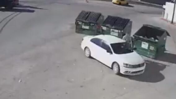 Botó su bebé a un basurero Botó su bebé a un basurero