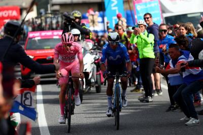 Tadej Pogacar y Nairo Quintana, en el frente de carrera de la etapa reina del Giro de Italia 2024 Tadej Pogacar y Nairo Quintana, en el frente de carrera de la etapa reina del Giro de Italia 2024