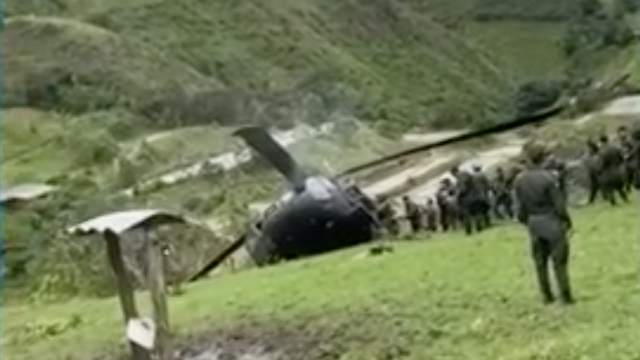 Helicóptero con ayudas para Ituango Helicóptero con ayudas para Ituango