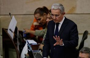 241216alvaro-uribe_col.jpg